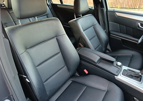 Mercedes-Benz Klasa E cena 40900 przebieg: 242000, rok produkcji 2011 z Nidzica małe 704